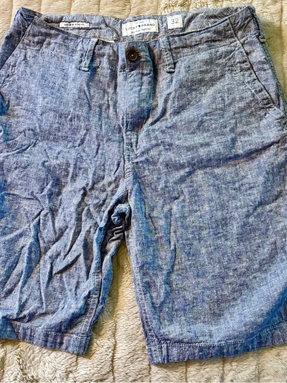 Lucky Brand Chambray Flat Front Men’s Shorts in Light Blue